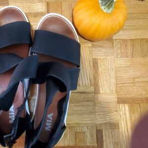 Mia ankle zip-up sandels Deana